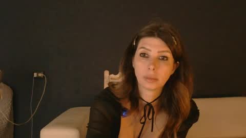 White Queen online show from 05/17/26, 06:04