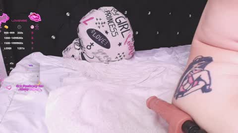 Laura online show from 03/30/26, 09:16