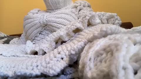 whitesweater online show from 03/10/26, 06:40