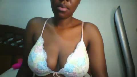 Snapshot of whitney_ly chatting on 05/06/26, 12:32 whitney_ly online show from 05/06/26, 12:32