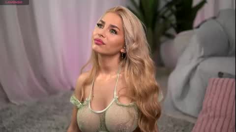 whitneyandrews online show from 11/13/25, 04:33