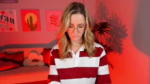 Snapshot of whitneypunnch chatting on 02/13/26, 03:30 whitneypunnch online show from 02/13/26, 03:30