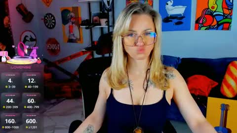 Snapshot of whitneypunnch chatting on 05/08/26, 06:30 whitneypunnch online show from 05/08/26, 06:30