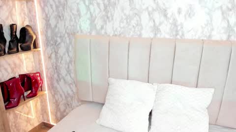 whitneyyfox online show from 09/28/25, 12:27