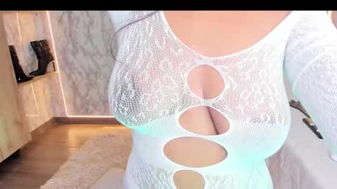 Snapshot of whitneyyfox chatting on 03/26/26, 04:56 whitneyyfox online show from 03/26/26, 04:56