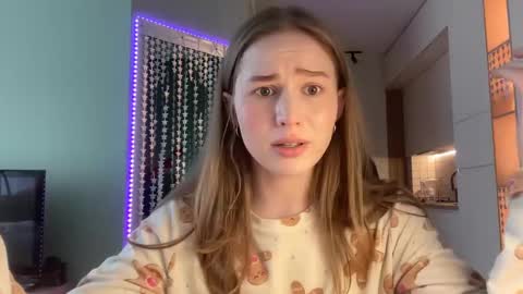 Alisa online show from 12/25/24, 09:34