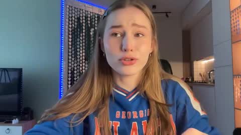 Alisa online show from 01/04/25, 06:41