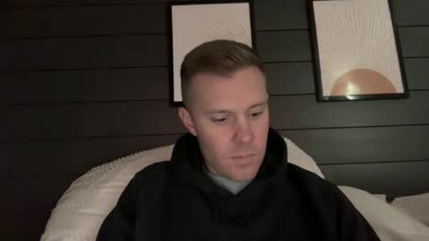 Snapshot of whoops1017 chatting on 12/19/25, 04:58 whoops1017 online show from 12/19/25, 04:58