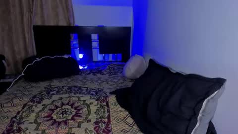 whos_he online show from 03/23/26, 01:53