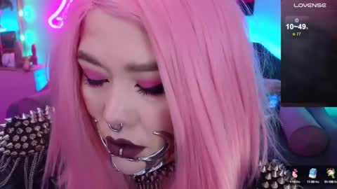 Laura  online show from 12/11/24, 04:49