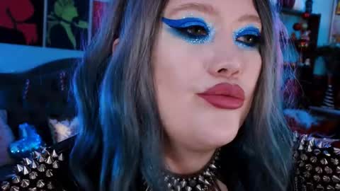 Laura  online show from 12/29/24, 03:11