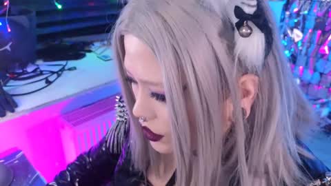 Laura  online show from 03/01/25, 10:42