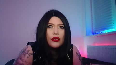 Laura  online show from 10/31/25, 07:59