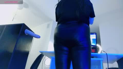 Snapshot of wickedxqueen chatting on 04/06/26, 07:59 Laura online show from 04/06/26, 07:59