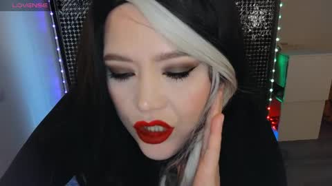 Snapshot of wickedxqueen chatting on 04/15/26, 07:54 Laura online show from 04/15/26, 07:54