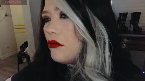 Snapshot of wickedxqueen chatting on 04/15/26, 07:58 Laura online show from 04/15/26, 07:58