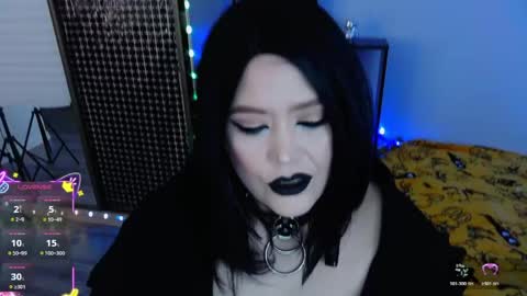 Snapshot of wickedxqueen chatting on 04/18/26, 03:16 Laura online show from 04/18/26, 03:16