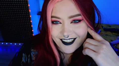 Snapshot of wickedxqueen chatting on 05/03/26, 05:08 Laura online show from 05/03/26, 05:08