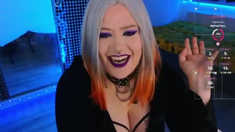Snapshot of wickedxqueen chatting on 05/04/26, 07:10 Laura online show from 05/04/26, 07:10