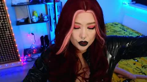 Snapshot of wickedxqueen chatting on 05/10/26, 09:42 Laura online show from 05/10/26, 09:42