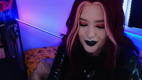 Snapshot of wickedxqueen chatting on 05/23/26, 05:34 Laura online show from 05/23/26, 05:34