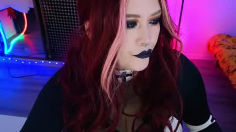 Laura  online show from 06/18/26, 09:52