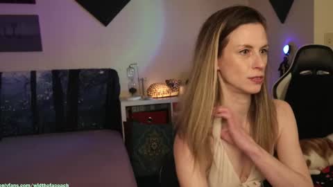 Gretchen  Jimmy online show from 11/14/25, 01:37