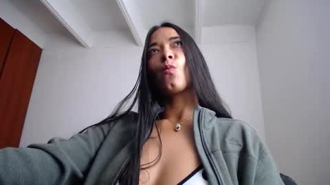 Ilauren online show from 11/25/25, 02:28