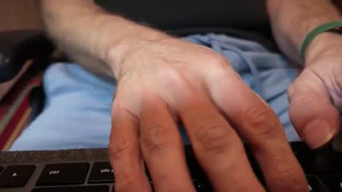 Snapshot of wiggo8 chatting on 09/17/25, 03:08 HornDawg online show from 09/17/25, 03:08