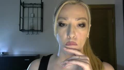 Snapshot of wild_silk_desire chatting on 01/22/25, 11:12 Alina online show from 01/22/25, 11:12