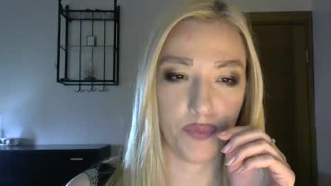 Snapshot of wild_silk_desire chatting on 01/24/25, 11:37 Alina online show from 01/24/25, 11:37