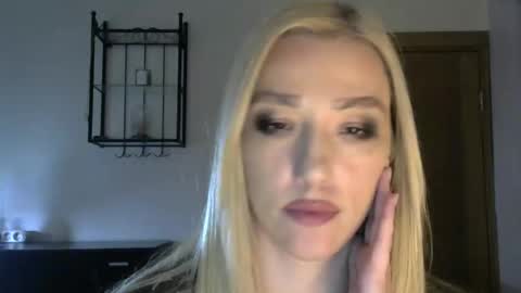 Snapshot of wild_silk_desire chatting on 01/25/25, 11:23 Alina online show from 01/25/25, 11:23