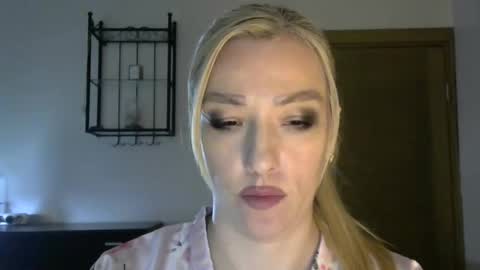 Snapshot of wild_silk_desire chatting on 01/26/25, 11:39 Alina online show from 01/26/25, 11:39