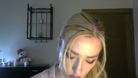 Snapshot of wild_silk_desire chatting on 02/01/25, 11:32 Alina online show from 02/01/25, 11:32