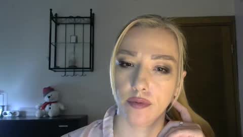 Snapshot of wild_silk_desire chatting on 02/03/25, 11:42 Alina online show from 02/03/25, 11:42