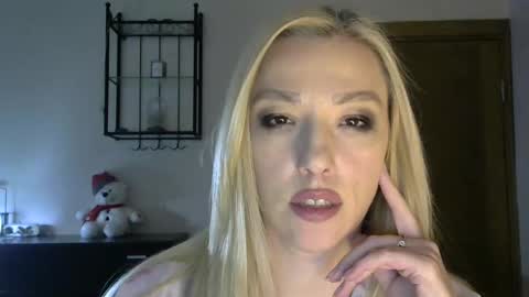 Snapshot of wild_silk_desire chatting on 02/05/25, 02:37 Alina online show from 02/05/25, 02:37