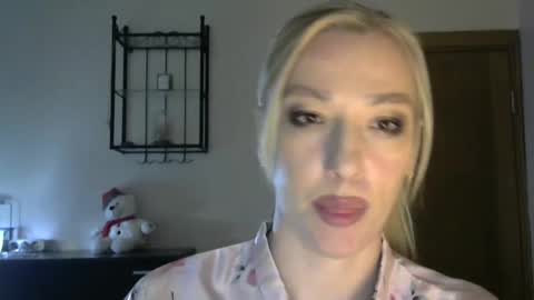 Snapshot of wild_silk_desire chatting on 02/07/25, 02:15 Alina online show from 02/07/25, 02:15