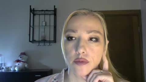 Snapshot of wild_silk_desire chatting on 02/08/25, 08:20 Alina online show from 02/08/25, 08:20
