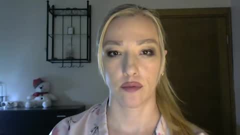 Snapshot of wild_silk_desire chatting on 02/08/25, 11:22 Alina online show from 02/08/25, 11:22