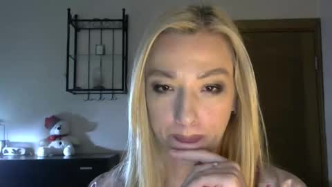 Snapshot of wild_silk_desire chatting on 02/09/25, 02:29 Alina online show from 02/09/25, 02:29