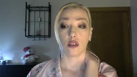 Snapshot of wild_silk_desire chatting on 02/12/25, 08:16 Alina online show from 02/12/25, 08:16
