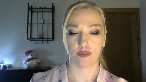 Snapshot of wild_silk_desire chatting on 02/12/25, 11:18 Alina online show from 02/12/25, 11:18