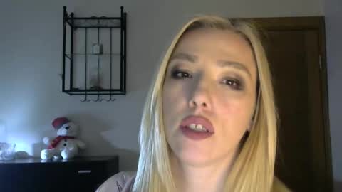 Snapshot of wild_silk_desire chatting on 02/17/25, 02:26 Alina online show from 02/17/25, 02:26