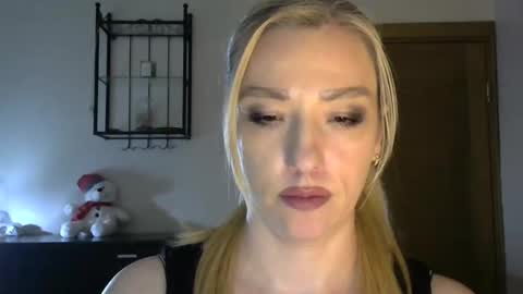 Snapshot of wild_silk_desire chatting on 02/18/25, 02:38 Alina online show from 02/18/25, 02:38