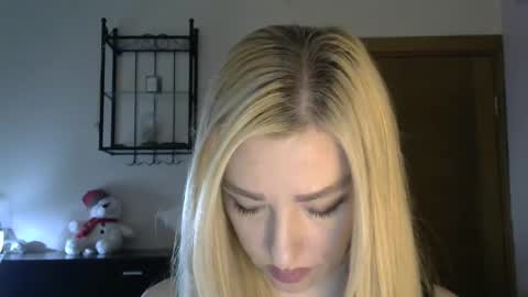 Snapshot of wild_silk_desire chatting on 02/19/25, 08:22 Alina online show from 02/19/25, 08:22