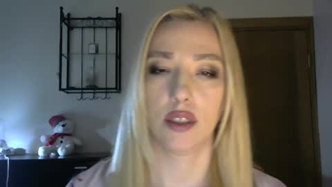 Snapshot of wild_silk_desire chatting on 02/20/25, 11:09 Alina online show from 02/20/25, 11:09
