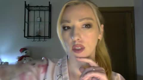 Snapshot of wild_silk_desire chatting on 02/21/25, 03:54 Alina online show from 02/21/25, 03:54