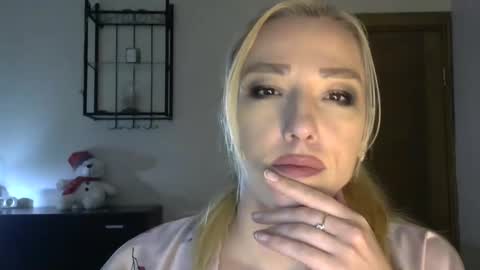 Snapshot of wild_silk_desire chatting on 02/22/25, 02:19 Alina online show from 02/22/25, 02:19