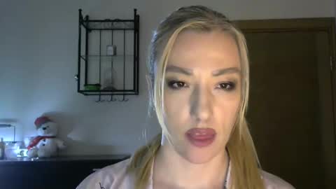 Snapshot of wild_silk_desire chatting on 03/01/25, 11:39 Alina online show from 03/01/25, 11:39