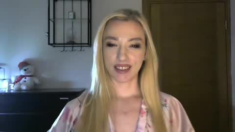 Snapshot of wild_silk_desire chatting on 03/02/25, 11:29 Alina online show from 03/02/25, 11:29